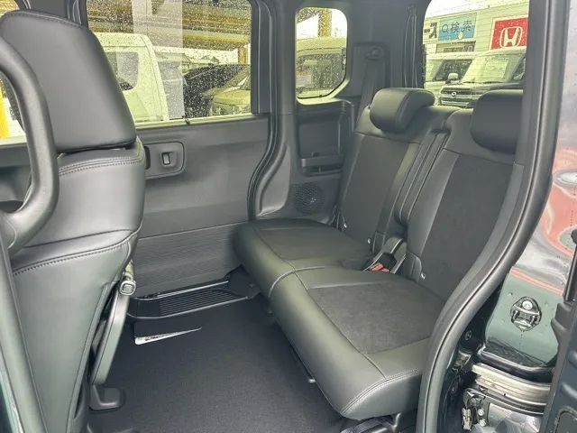 N-BOX(ホンダ)N-BOXカスタムターボ届出済未使用車 4