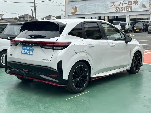 オーラ(ニッサン)ニスモ チューンドeパワー 寒冷地 4WD登録済未使用車 9