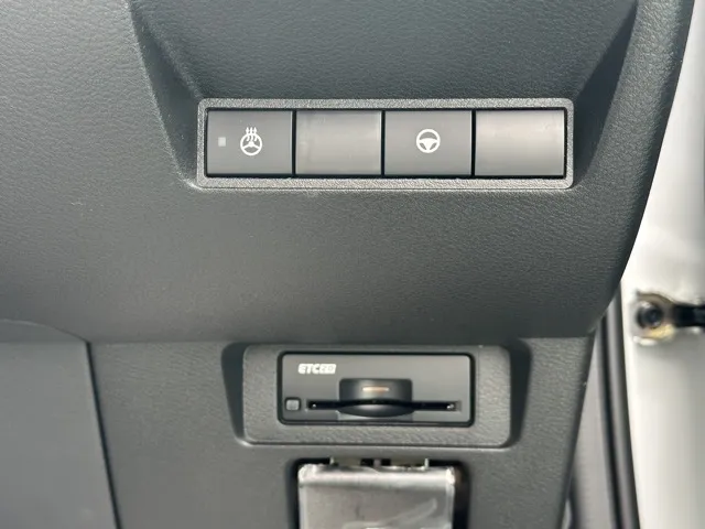 オーラ(ニッサン)ニスモ チューンドeパワー 寒冷地 4WD登録済未使用車 12