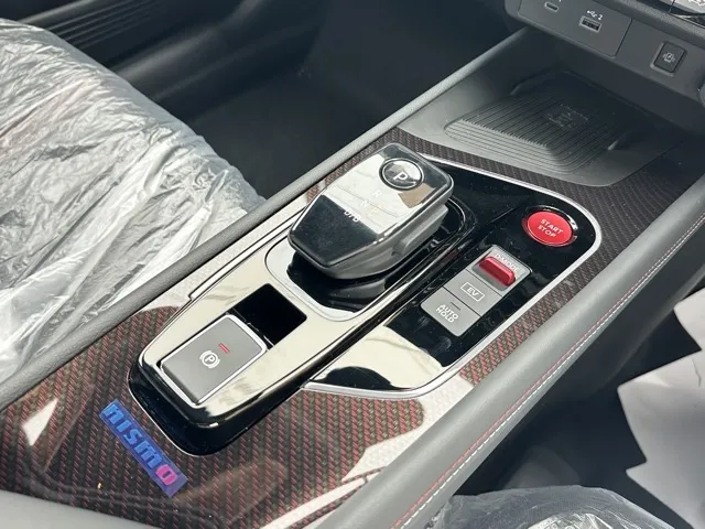 オーラ(ニッサン)ニスモ チューンドeパワー 寒冷地 4WD登録済未使用車 14