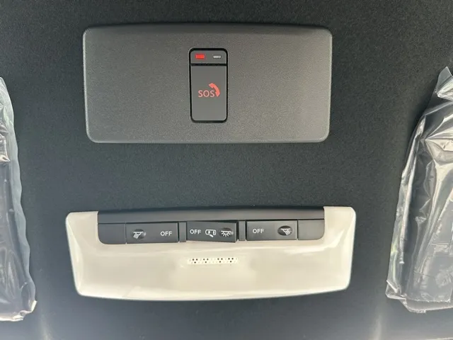オーラ(ニッサン)ニスモ チューンドeパワー 寒冷地 4WD登録済未使用車 20
