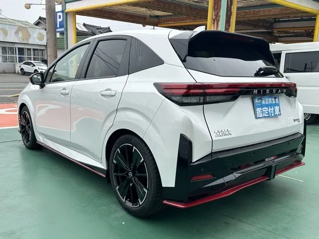 オーラ(ニッサン)ニスモ チューンドeパワー 寒冷地 4WD登録済未使用車 2
