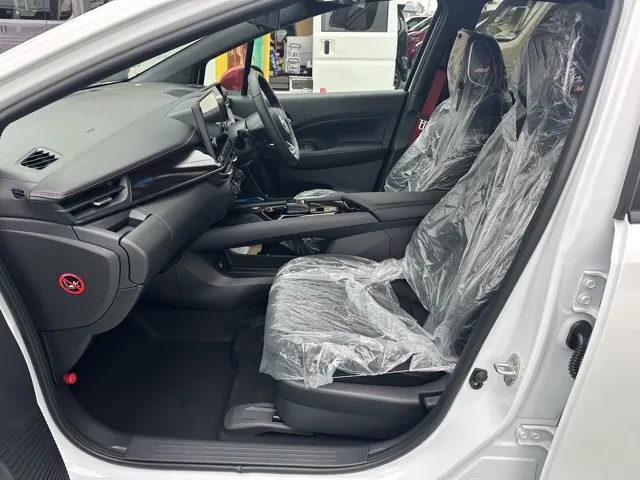 オーラ(ニッサン)ニスモ チューンドeパワー 寒冷地 4WD登録済未使用車 3