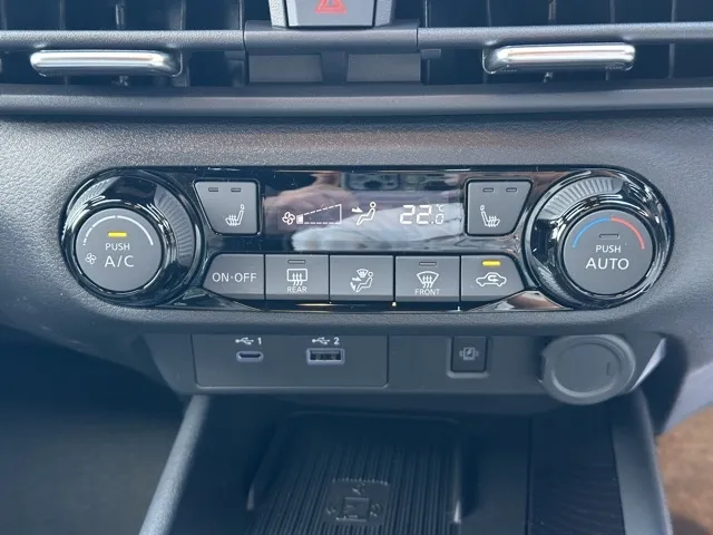 オーラ(ニッサン)ニスモ チューンドeパワー 寒冷地 4WD登録済未使用車 16
