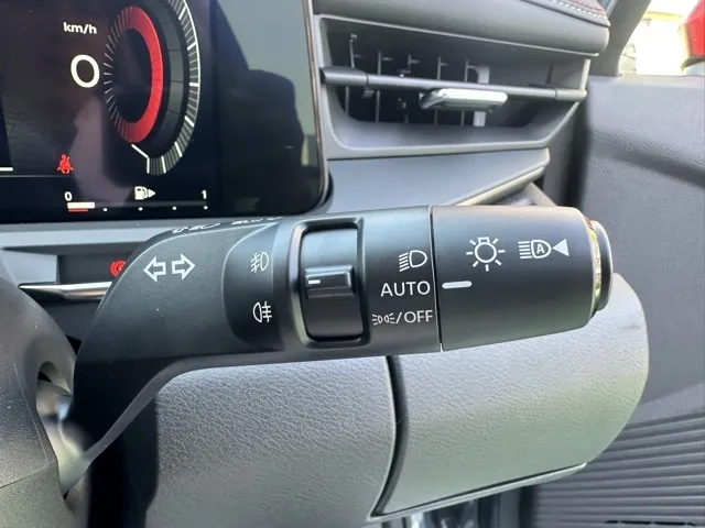 オーラ(ニッサン)ニスモ チューンドeパワー 寒冷地 4WD登録済未使用車 18