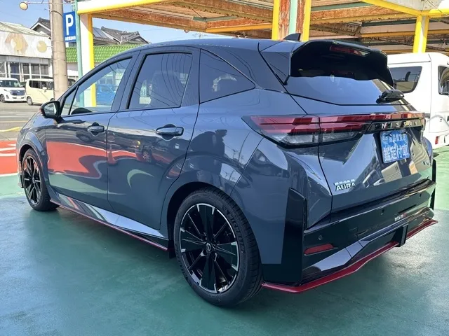 オーラ(ニッサン)ニスモ チューンドeパワー 寒冷地 4WD登録済未使用車 2