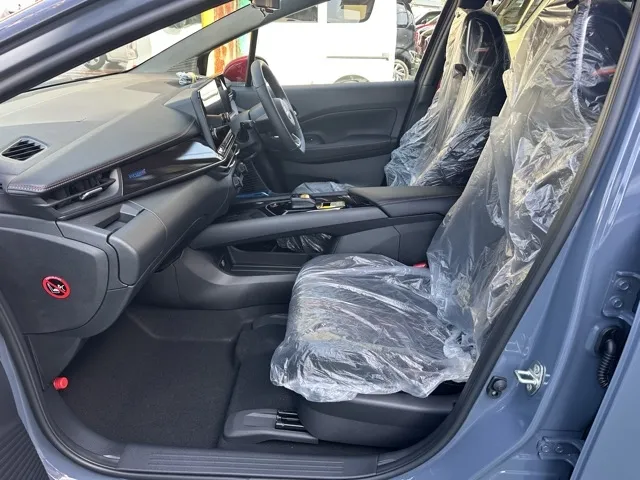 オーラ(ニッサン)ニスモ チューンドeパワー 寒冷地 4WD登録済未使用車 3