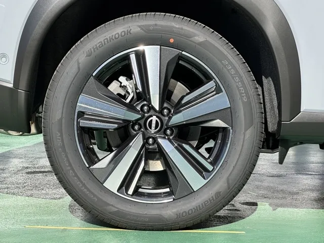 エクストレイル(ニッサン)G e-4ORCE サンルーフ ルーフレール 寒冷地登録済未使用車 12