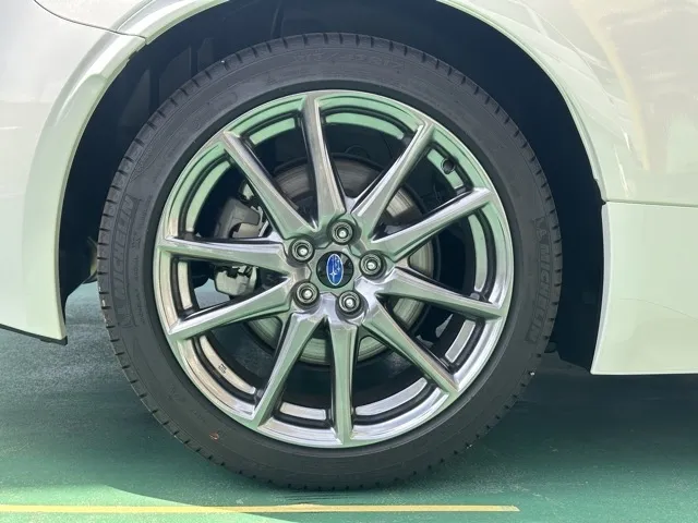 BRZ(スバル)R 6MT中古車 10