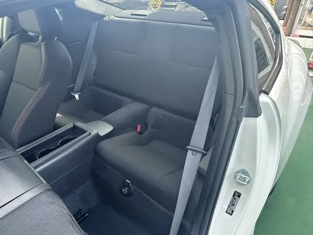 BRZ(スバル)R 6MT中古車 3