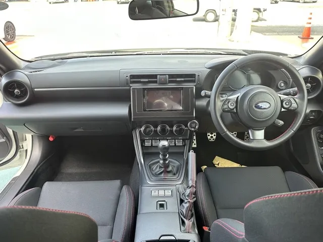 BRZ(スバル)R 6MT中古車 4