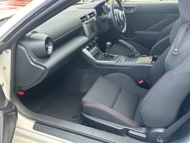 BRZ(スバル)R 6MT中古車 6