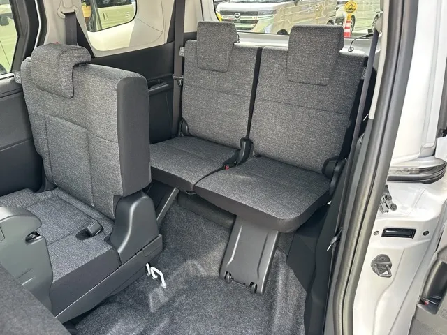 シエンタ(トヨタ)ハイブリッドZ 7人乗り登録済未使用車 5