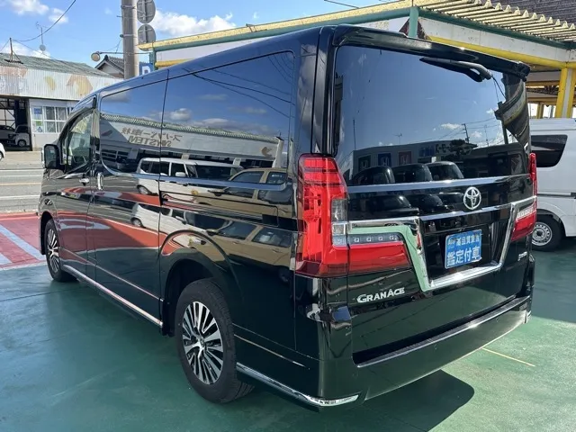 グランエース(トヨタ)プレミアム 6人中古車 2