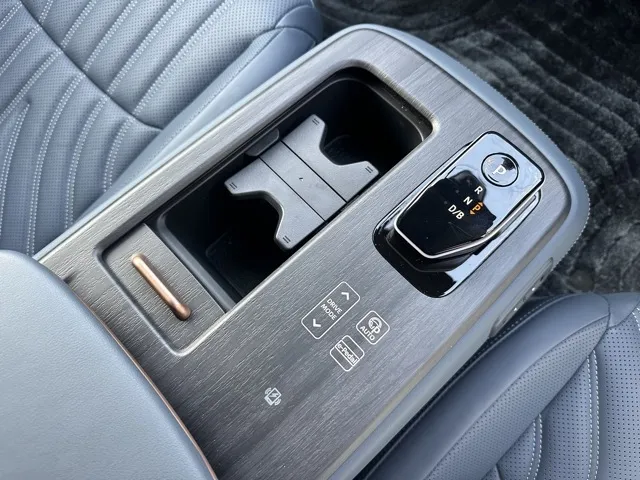 アリア(ニッサン)B9 リミテッド中古車 21