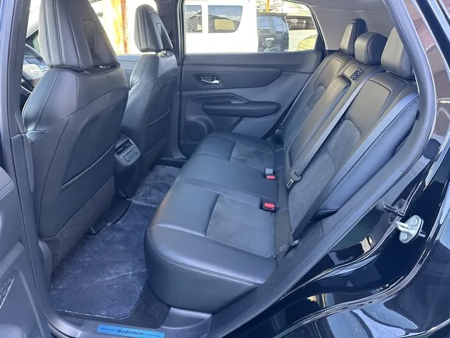 アリア(ニッサン)B6 e-4ORCE中古車 4
