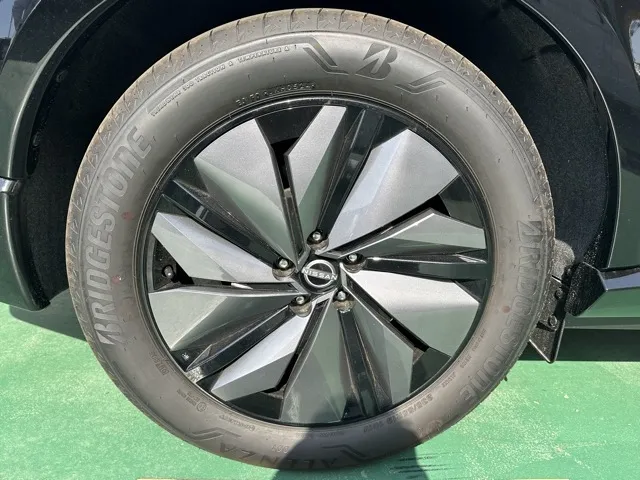 アリア(ニッサン)B6 e-4ORCE登録済未使用車 12