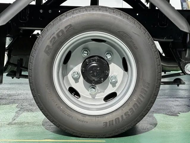 キャンター(三菱)全低床 平ボディ ２ｔレンタ登録済未使用車 11