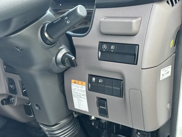 キャンター(三菱)全低床 平ボディ ２ｔレンタ登録済未使用車 15