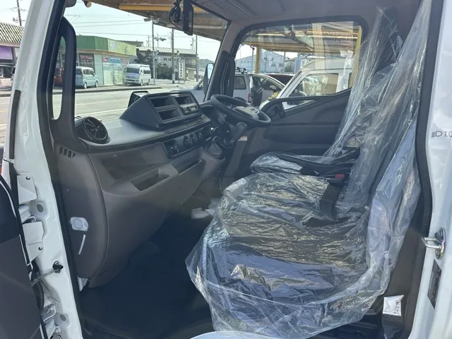 キャンター(三菱)全低床 平ボディ ２ｔレンタ登録済未使用車 3