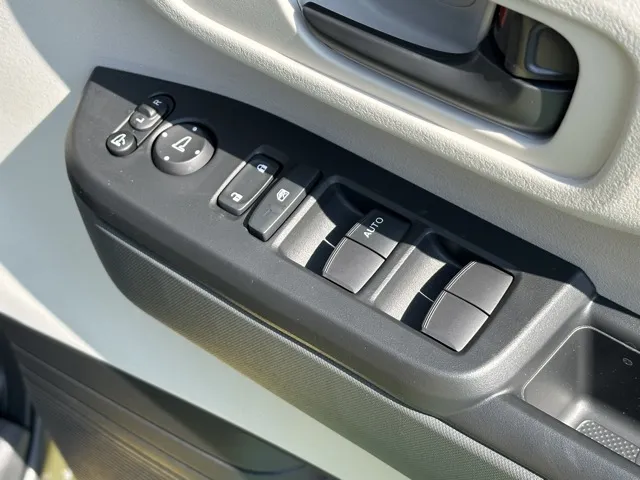 N-BOX(ホンダ)N-BOX ファッションスタイル コンフォートＰ 4WD届出済未使用車 14