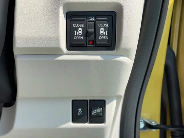 N-BOX(ホンダ)N-BOX ファッションスタイル コンフォートＰ 4WD届出済未使用車 15