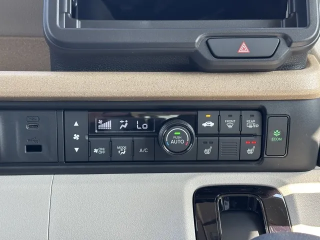 N-BOX(ホンダ)N-BOX ファッションスタイル コンフォートＰ 4WD届出済未使用車 18