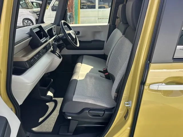 N-BOX(ホンダ)N-BOX ファッションスタイル コンフォートＰ 4WD届出済未使用車 3