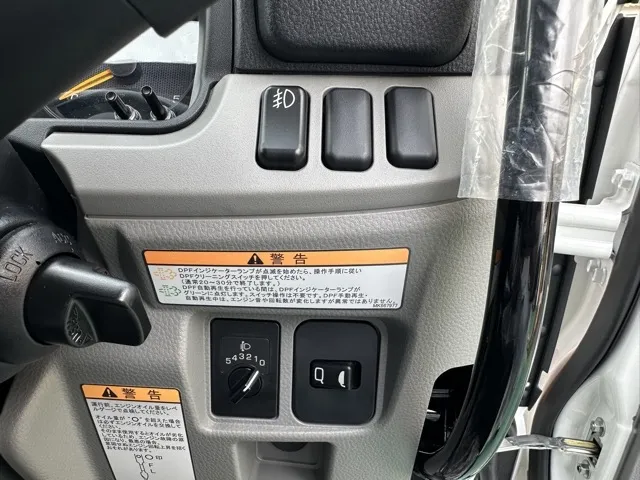 キャンター(三菱)全低床キョウカダンプ ３ｔ　コボレーン登録済未使用車 12