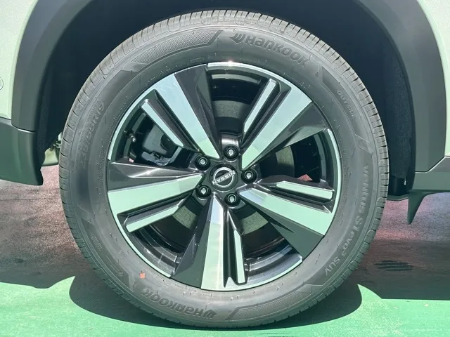 エクストレイル(ニッサン)G e-4ORCE サンルーフ ルーフレール 寒冷地登録済未使用車 13