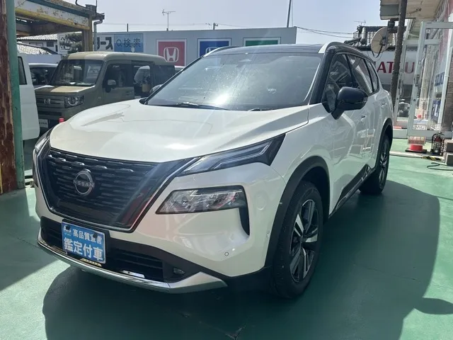 エクストレイル(ニッサン)G e-4ORCE サンルーフ ルーフレール 寒冷地登録済未使用車 1