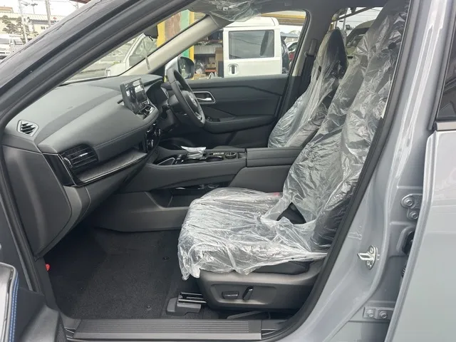エクストレイル(ニッサン)オーテック e-4ORCE アドバンスドパッケージ登録済未使用車 3