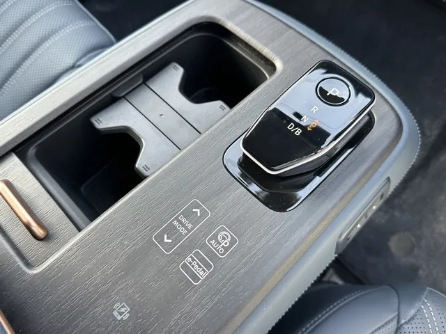 アリア(ニッサン)B9 e-4ORCE リミテッド中古車 25