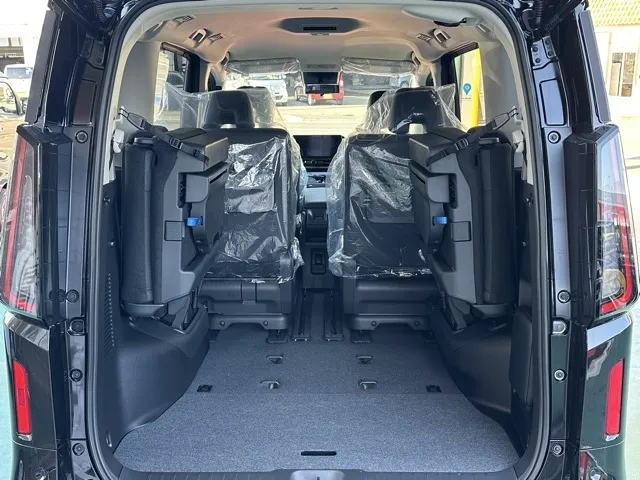 セレナ(ニッサン)eパワーハイウェイスターV アラウンドビューモニター 12.3ナビ登録済未使用車 10