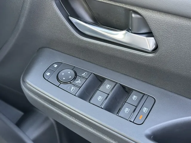 セレナ(ニッサン)eパワーハイウェイスターV アラウンドビューモニター 12.3ナビ登録済未使用車 13