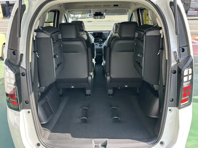 フリード(ホンダ)e：HEV エアー EX ６人乗登録済未使用車 12