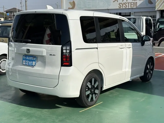フリード(ホンダ)e：HEV エアー EX ６人乗登録済未使用車 13