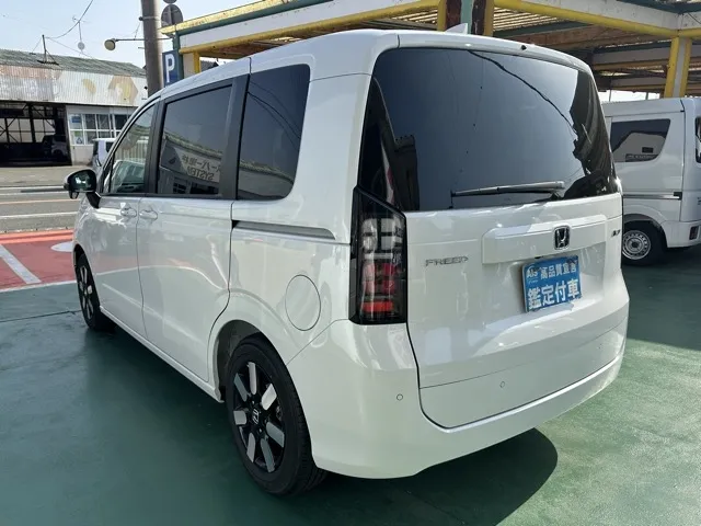 フリード(ホンダ)e：HEV エアー EX ６人乗登録済未使用車 2