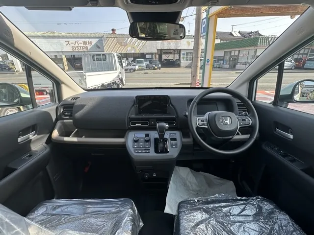 フリード(ホンダ)e：HEV エアー EX ６人乗登録済未使用車 6
