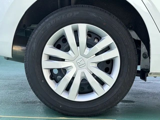 フィット(ホンダ)e：HEV ホーム ４ＷＤ中古車 12