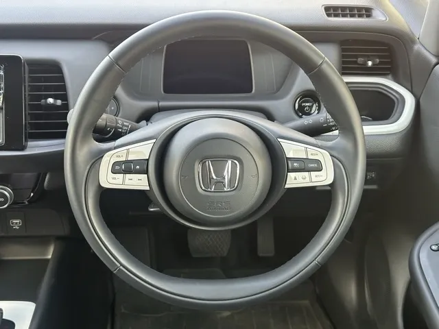 フィット(ホンダ)e：HEV ホーム ４ＷＤ中古車 6
