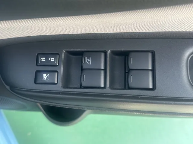 ノート(ニッサン)eパワーX中古車 12