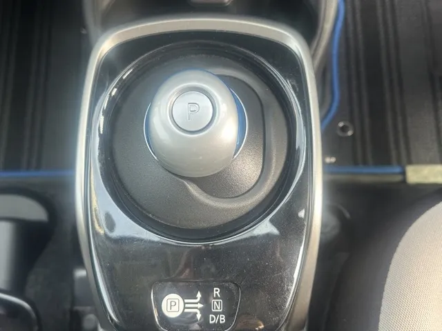 ノート(ニッサン)eパワーX中古車 15