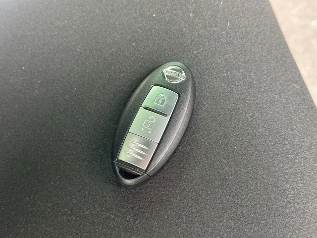 ノート(ニッサン)eパワーX中古車 24
