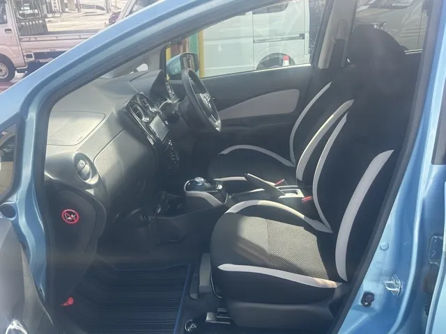 ノート(ニッサン)eパワーX中古車 3