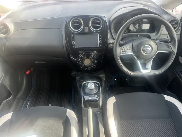 ノート(ニッサン)eパワーX中古車 5
