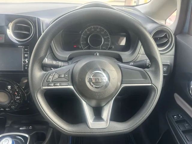 ノート(ニッサン)eパワーX中古車 6