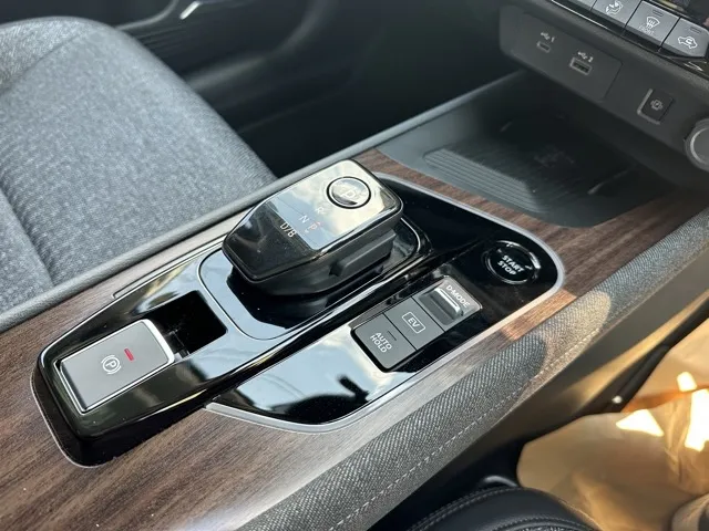 オーラ(ニッサン)G プロパイロット ナビ ワイヤレス充電中古車 21
