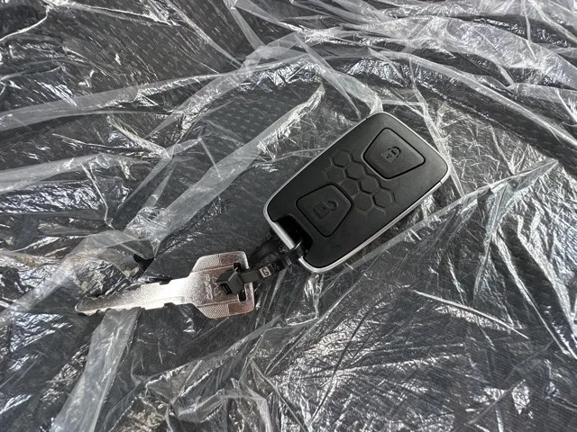 キャンター(三菱)全低床 平ボディ ２ｔ登録済未使用車 15