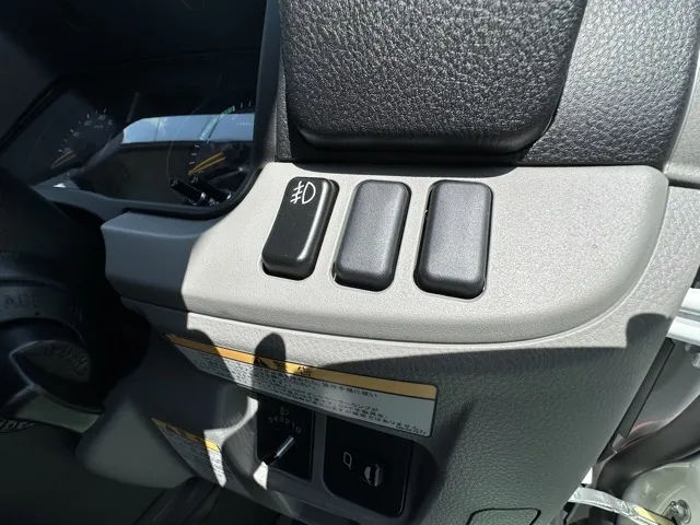 キャンター(三菱)全低床 平ボディ ２ｔ登録済未使用車 16